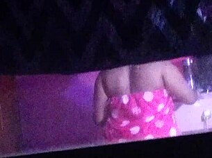 i got this big ebony model ass shakin just fer ya umm