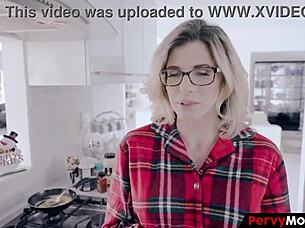 Devour This Glasses Milf's Juicy Pussy Holiday Style!