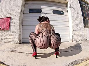 Thick Milf Flashes Huge Ass In Thong Bodysuit On Docks!