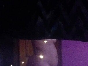 i got this big ebony model ass shakin just fer ya umm