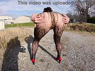 Thick Milf Flashes Huge Ass In Thong Bodysuit On Docks!