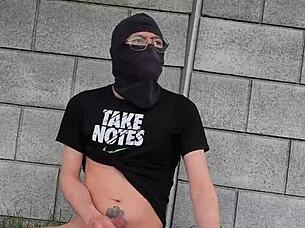 i dropped my pants for a hot public jerk off in the woods