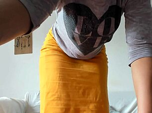 Suggestive Ebony Squirts Like a Fountain Again