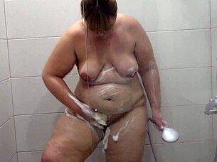 bbw shaves hairy pussy in shower
