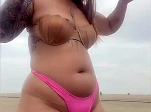 exhibitionist babe asks beach guy to flash hard cock from shorts for swollen pussy view