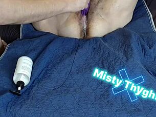 bbw milf squirts from toy fucking