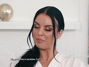 Curvy Masseuse Normy Oils Up Hun