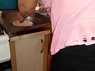 i riskily masturbate next to her in the kitchen unable to stop