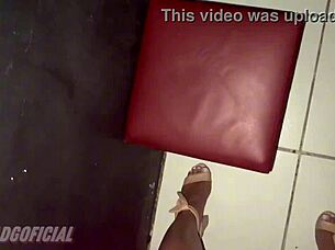 a esposa delivers total submission at glory hole for two studs