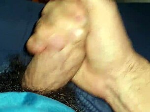 hey peludo give that hairy armpit your hot milk!