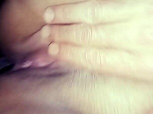 Hey, this Arab babe gives the sloppiest blowjob ever! 🔥🍆💦