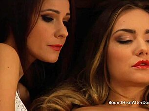 Kızıl lezbiyen hanım sub'un büyük göt amını parmaklıyor