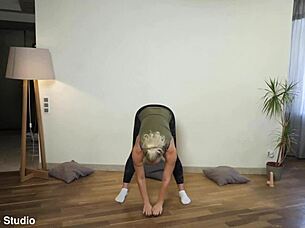 Flexi Milf's Massive Tits Tease Solo Home Workout 😍🍑💦