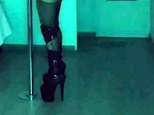 Amysexxxjuguetona strips sexy in private lingerie tease dance