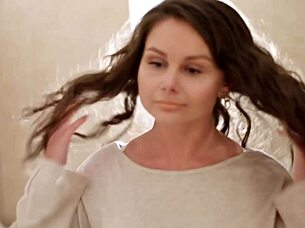 Sam Frost fingers shaved beauty to explosive squirting orgasm