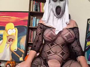 Loira gostosa fantasizes halloween bunny masturbates till she squirts wildly