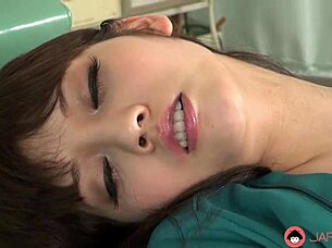 Japanese nurse Rei Mizuna fingers trimmed pussy in hospital