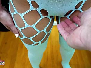 Petite Inked Mercedes Rims Blows Cock Hard