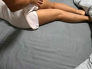 Chico fucks unknown milf but uses condom cuz pussy too wide 😏🍆