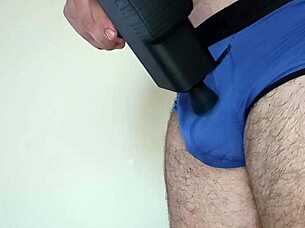 Solo Euro Babe Vibes to Gushing Cumshot Climax