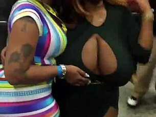 hidden cam catches ebony big tits bouncing candidly