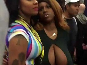 hidden cam catches ebony big tits bouncing candidly