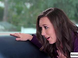 stepmom straps on for teen stepdaughter's wild lesbian fun 😈🍆👩‍❤️‍💋‍👩