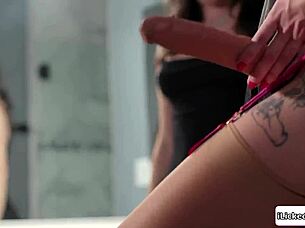 stepmom straps on for teen stepdaughter's wild lesbian fun 😈🍆👩‍❤️‍💋‍👩