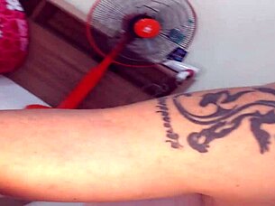 damn, her big juicy pussy looks so tasty and irresistible