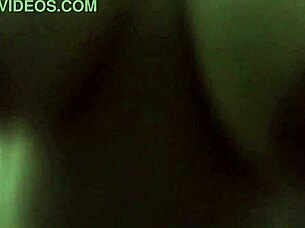 Băiat tânăr 18+ descoperă fututul nevestei excitată nemulțumite