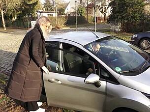 German Teen Risks Bareback Car Fuck On First Date!