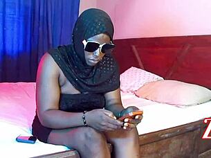 queen roxy and black belinda try first time lesbian toy play