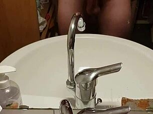 daddy gimme handjob in parents house feels so naughty?