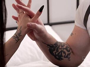 Found this hot guy and let him fuck me senseless on the creaky bed 😏💦🔥