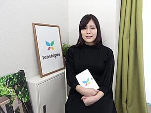 manami takashima shaved pussy fingering