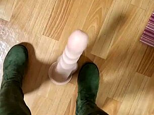 wanna fist elza koms tight ass and worship her curves