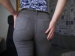 Amateur MILF teases her perfect ass in tight jeans