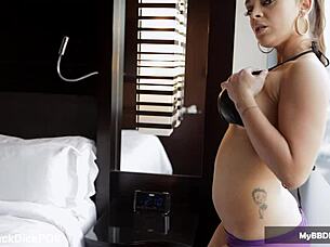 stretching liza del sierra's tight holes wide 😈