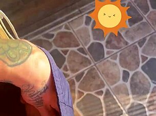 chantagem: suck my cock or i show your bf the video