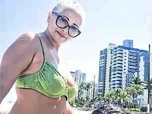 me and my slutty friend fuck hard on the beach for everyone 😈🏖️