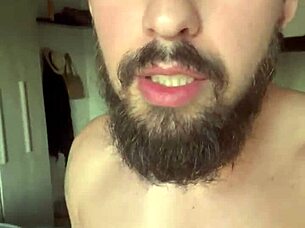 chantagem: suck my cock or i show your bf the video