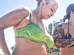 me and my slutty friend fuck hard on the beach for everyone 😈🏖️