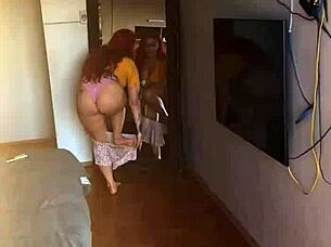 chantagem: suck my cock or i show your bf the video