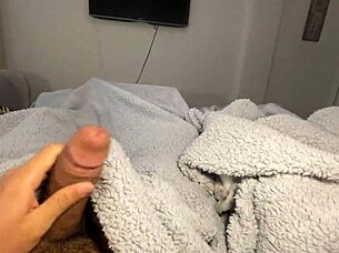 i creampied roommate's ass while she watched anime