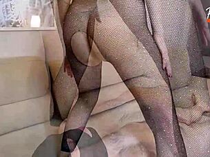 watch this milf facesit to a squirting climax in full scene