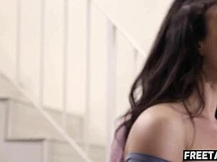 experienced woman guides teen pleasing girlfriend in steamy threesome