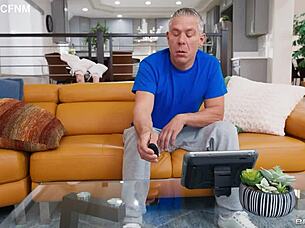 Nichole Saphir's glowing buttflap traps your gaze