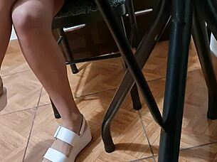 Cute miniskirt upskirt spying perfect pussy cam