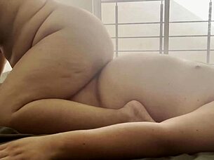 wanna see milf ride hard and cum messy?