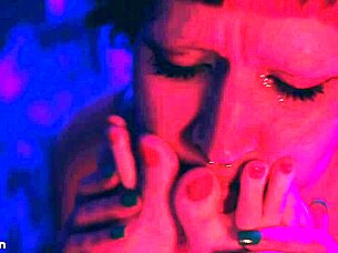 Craving to worship Bia Roman and Sam Quinn's sexy feet?